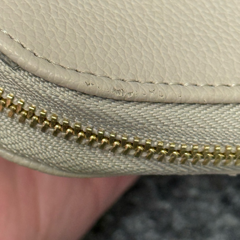 Anne Klein Curved Zipper Dome Coin/Card Holder Pouch Keychain Wallet Beige - Picture 13 of 13